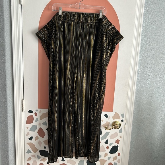 NWT Torrid shine black and metallic gold pull on wide leg crop capri pants - Picture 7 of 9